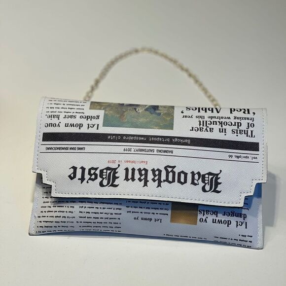 Newspaper purse  - Picture 1 of 6